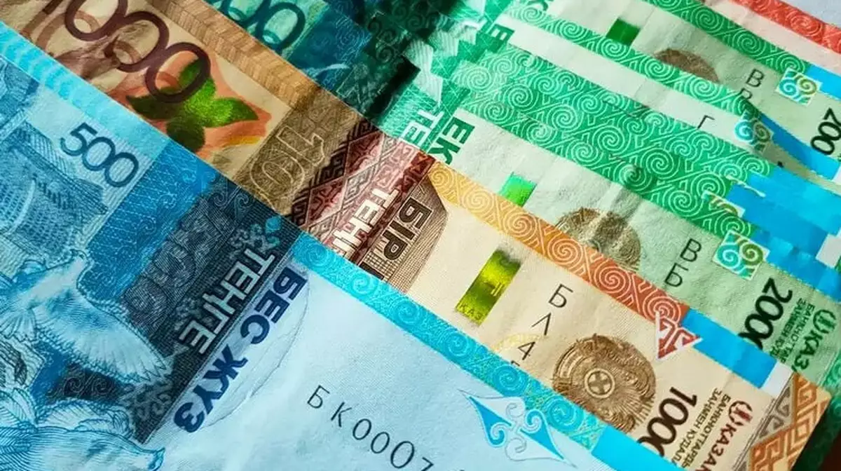 Цены растут быстрее доходов: как инфляция съедает зарплаты казахстанцев