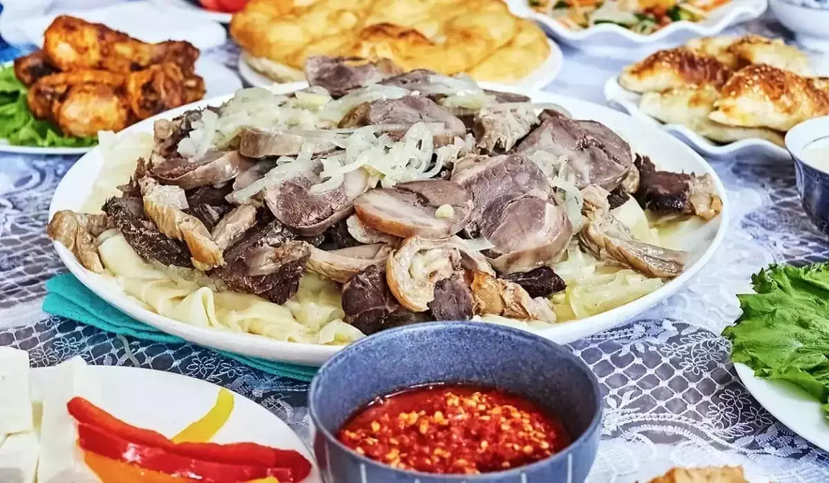 Казы – на столы школьников и военных: включить конину в рацион всех казахстанцев предложил мажилисмен