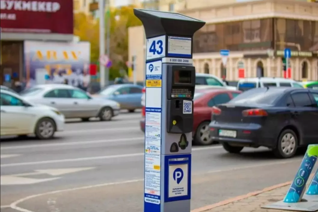 "Платим за парковку у собственных домов": депутат требует реформы скандальной системы