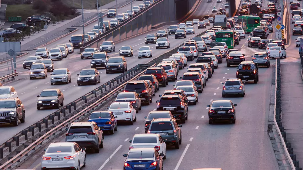 План из трех пунктов для спасения Алматы от пробок предложил депутат