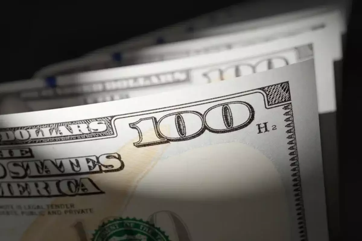 А он всё ниже: что происходит с долларом в Казахстане