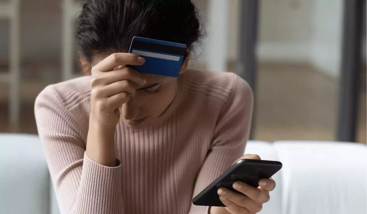 «Сотрудники Egov» заставили казахстанку оформить «зеркальные» кредиты