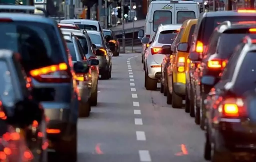 Қазақстанда ата-аналар үшін жұмыс уақытын бір сағат қысқарту ұсынылды