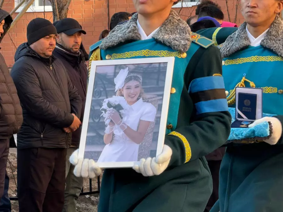 Қосшыда қаралы жұрт фельдшер Ұлдана Мырзуанды ақтық сапарға шығарып салды