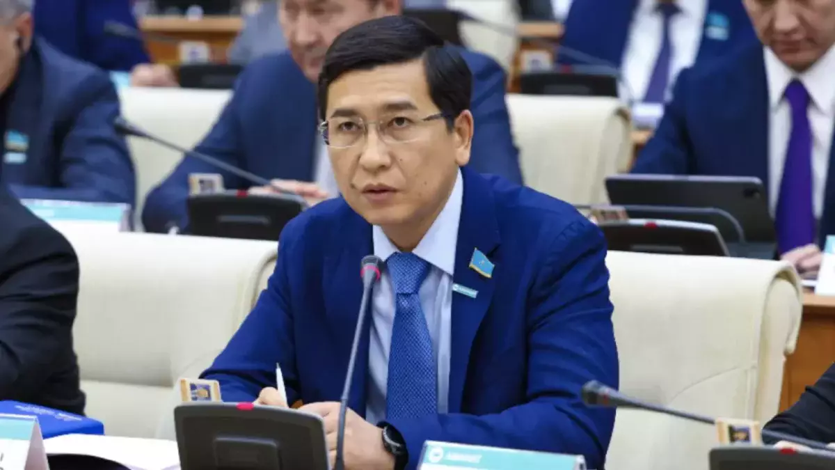 «Әділетсіздік жиі кездеседі»: Асхат Аймағамбетов жалақы теңсіздігін сынға алды