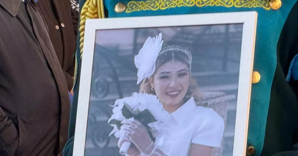  Астанада ерлікпен қаза тапқан 23 жастағы фельдшерді ақтық сапарға шығарып салды 