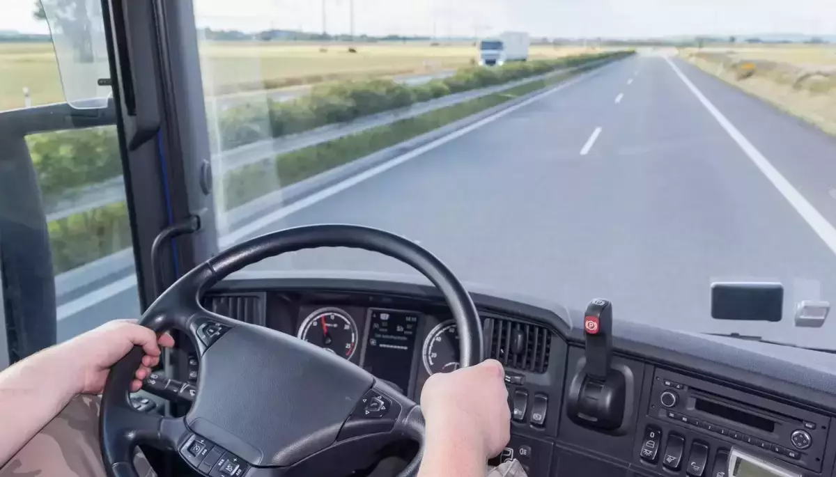 Жаңа заңның салдары: мыңдаған адам табыссыз қалуы мүмкін