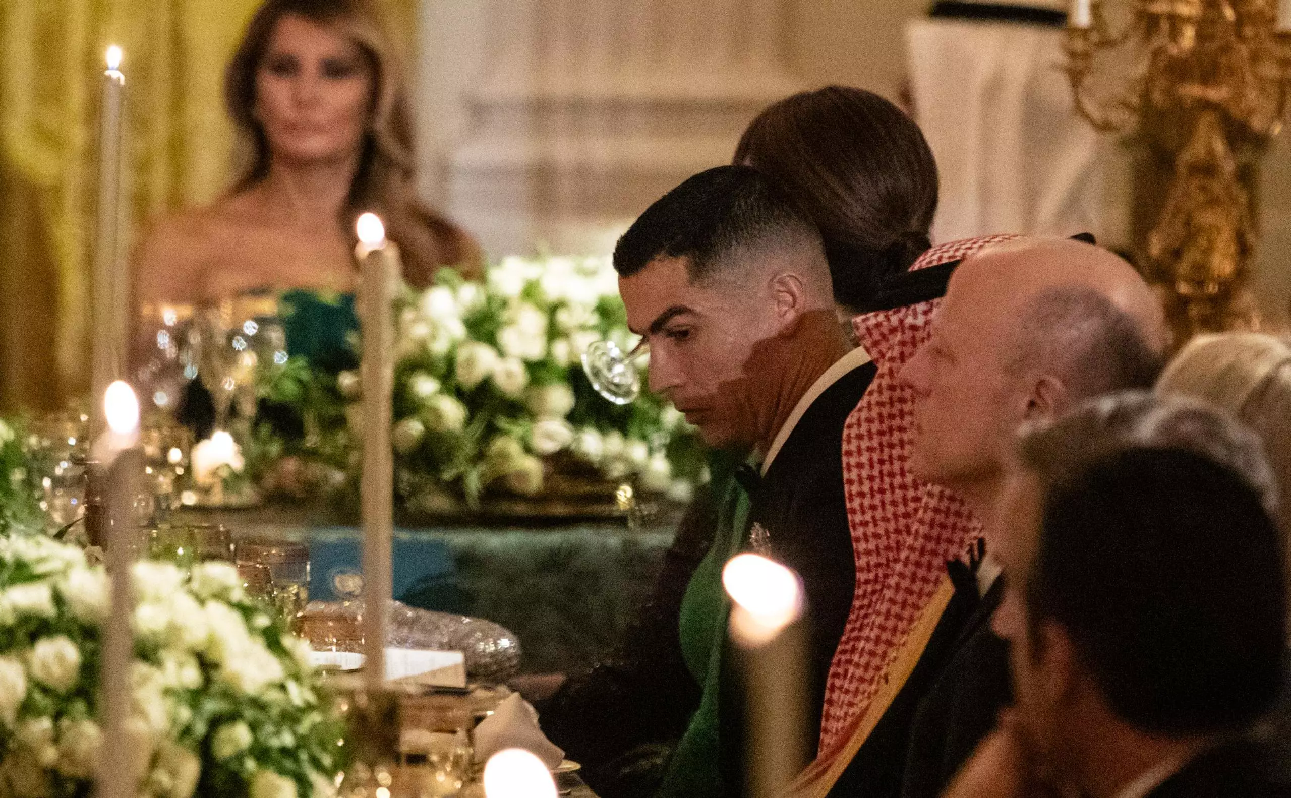 Роналду Ақ үйдегі кешкі асқа қатысып, Трамптың отбасымен танысты (ВИДЕО)