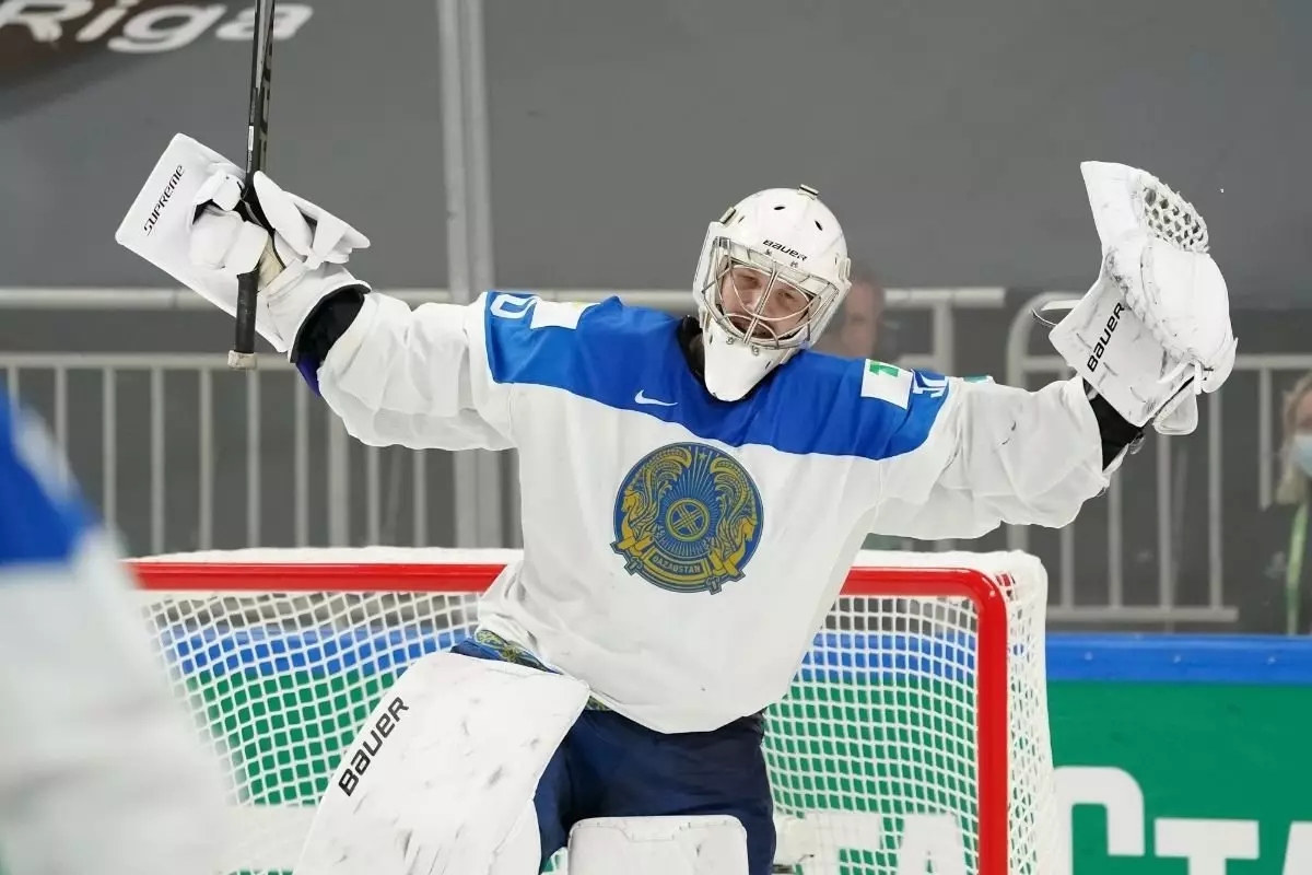 Основной вратарь сборной и «Барыса» начал тренировки после травмы