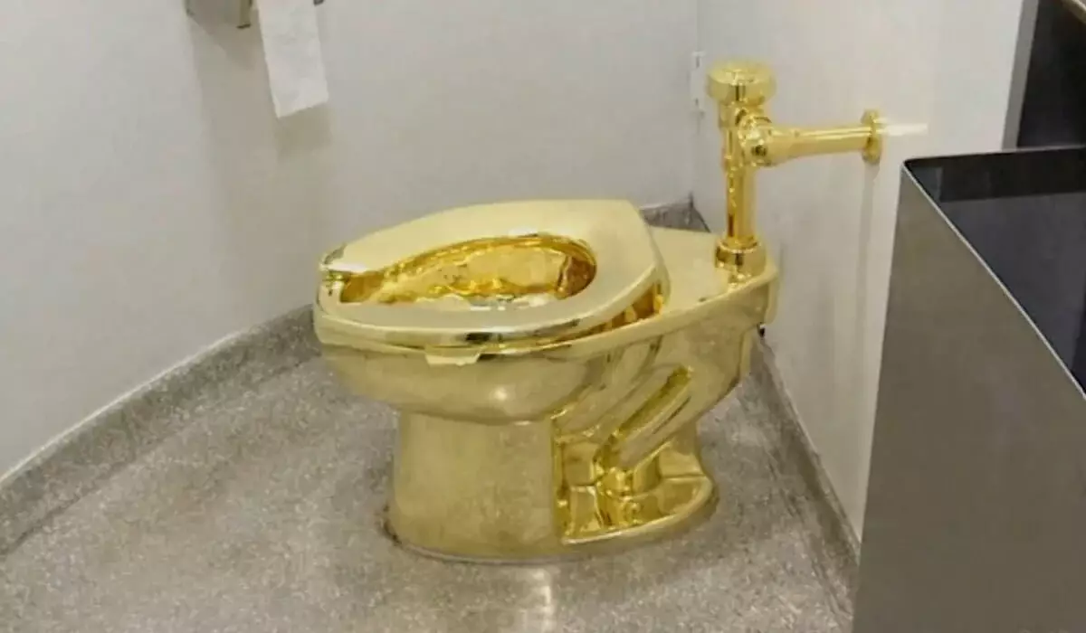 Унитаз из чистого золота продан на аукционе за 12 млн долларов