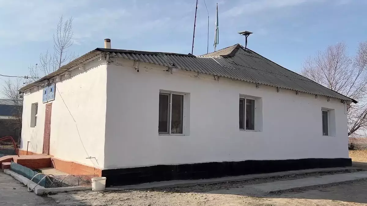 Без школы: в Жамбылской области дети учатся в здании старого частного дома