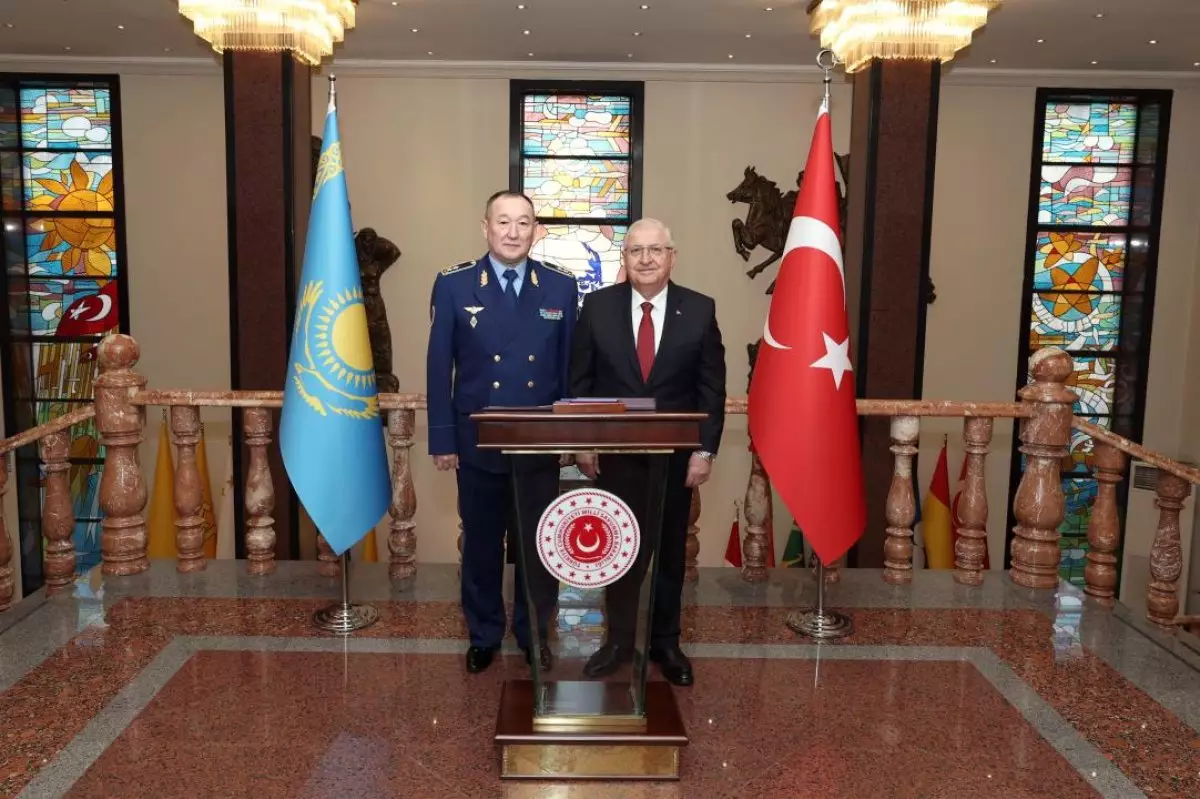 Министр обороны Казахстана посетил с официальным визитом Турцию