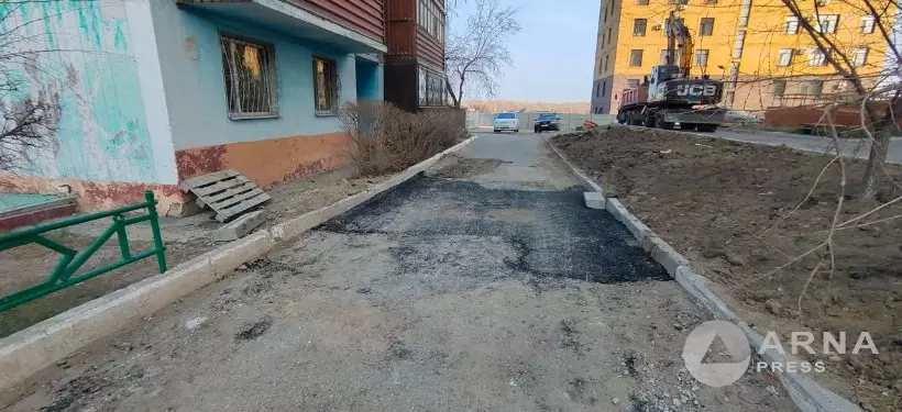 "Асфальт просто кусками отлетает": на последствия ремонта теплосетей жалуются жители одного из районов Семея