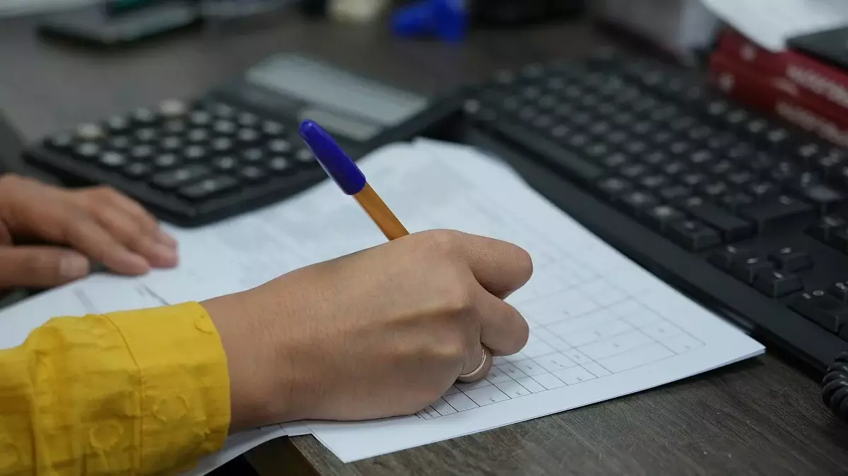 Сотрудников, работающих по ГПХ, будут официально оформлять в штат коллектива