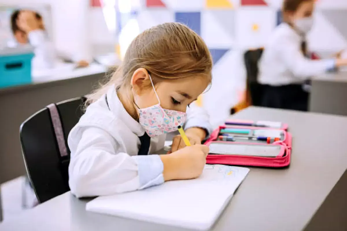 В школах Актау вводят масочный режим – с чем это связано? - новости на Lada.kz 19.11.2025