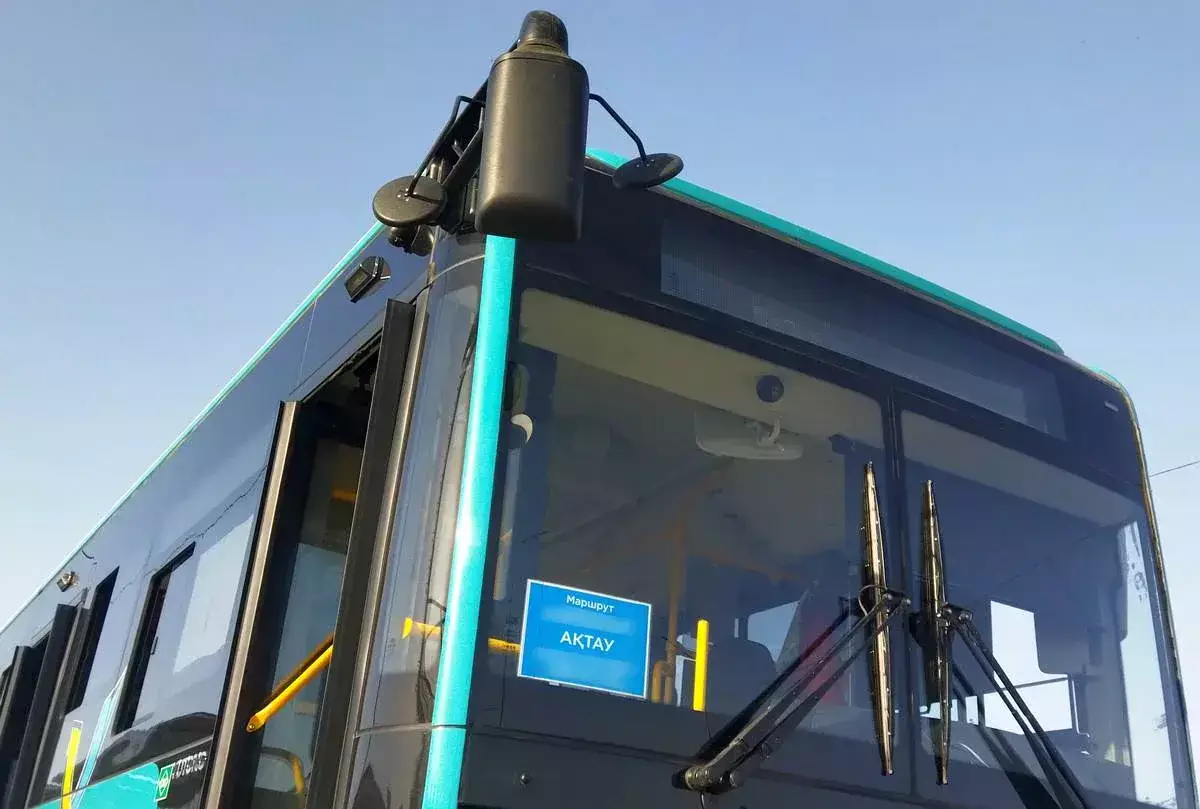 Сотрудники предприятий в СЭЗ «Морпорт Актау» требуют восстановить автобусную остановку - новости на Lada.kz 19.11.2025