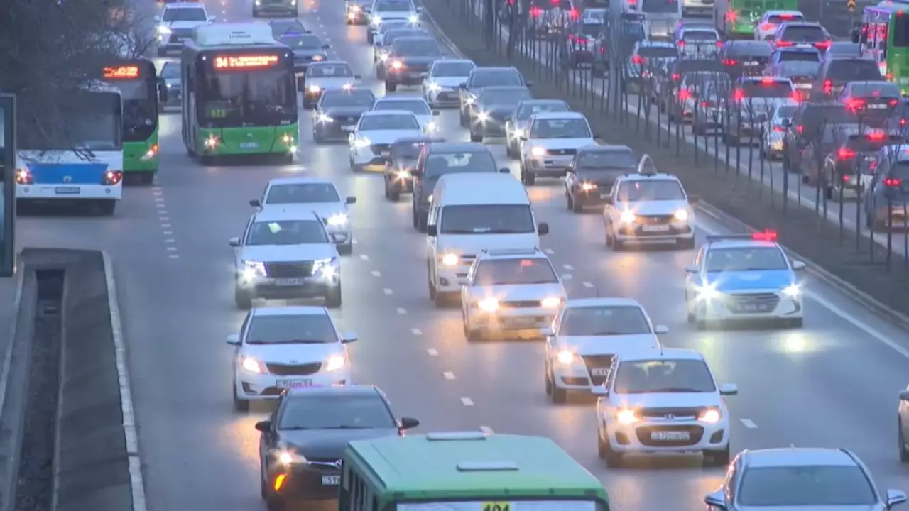 Алматыда қала ішіндегі қозғалыс күрделене түсті