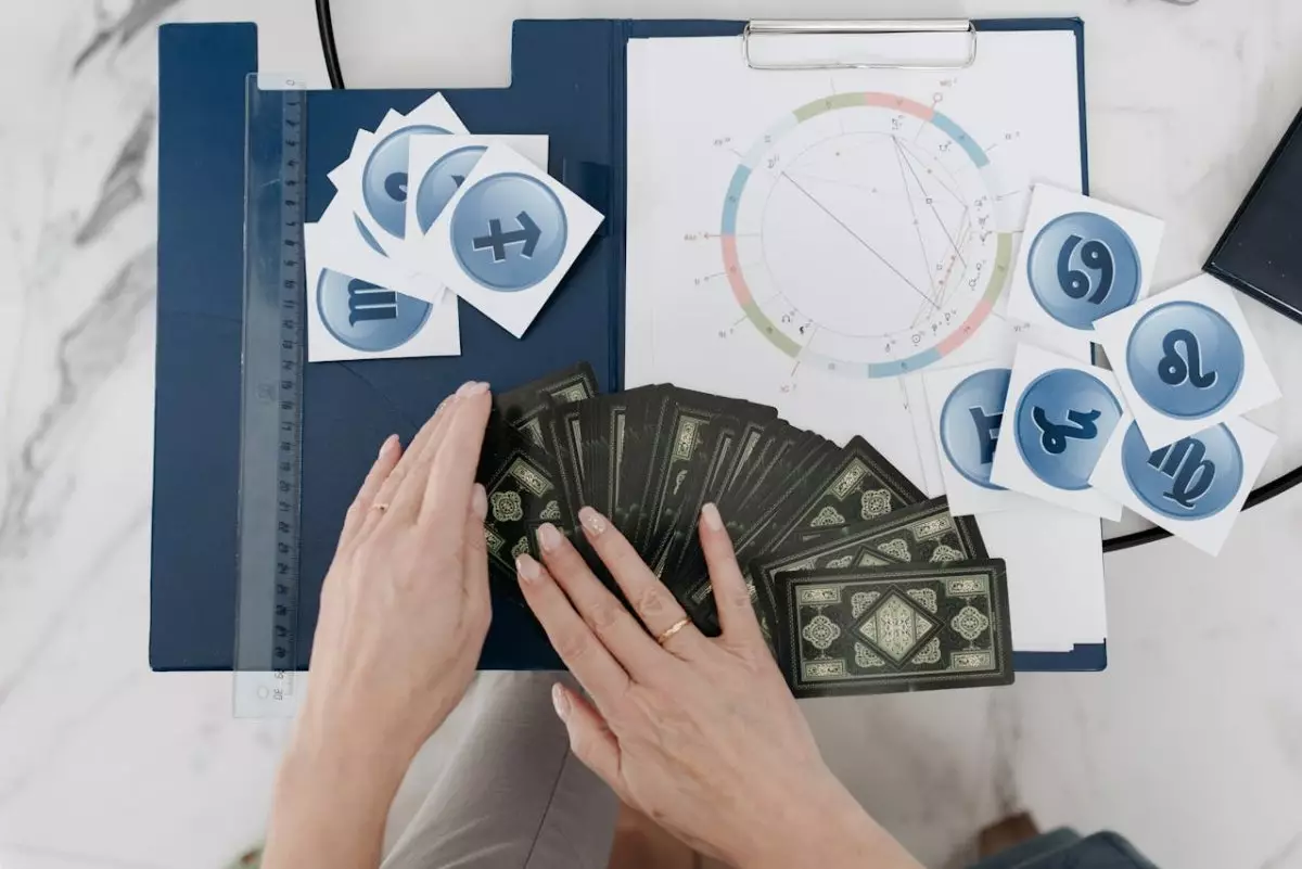 Гороскоп на 20 ноября: день, когда реальность может искажаться