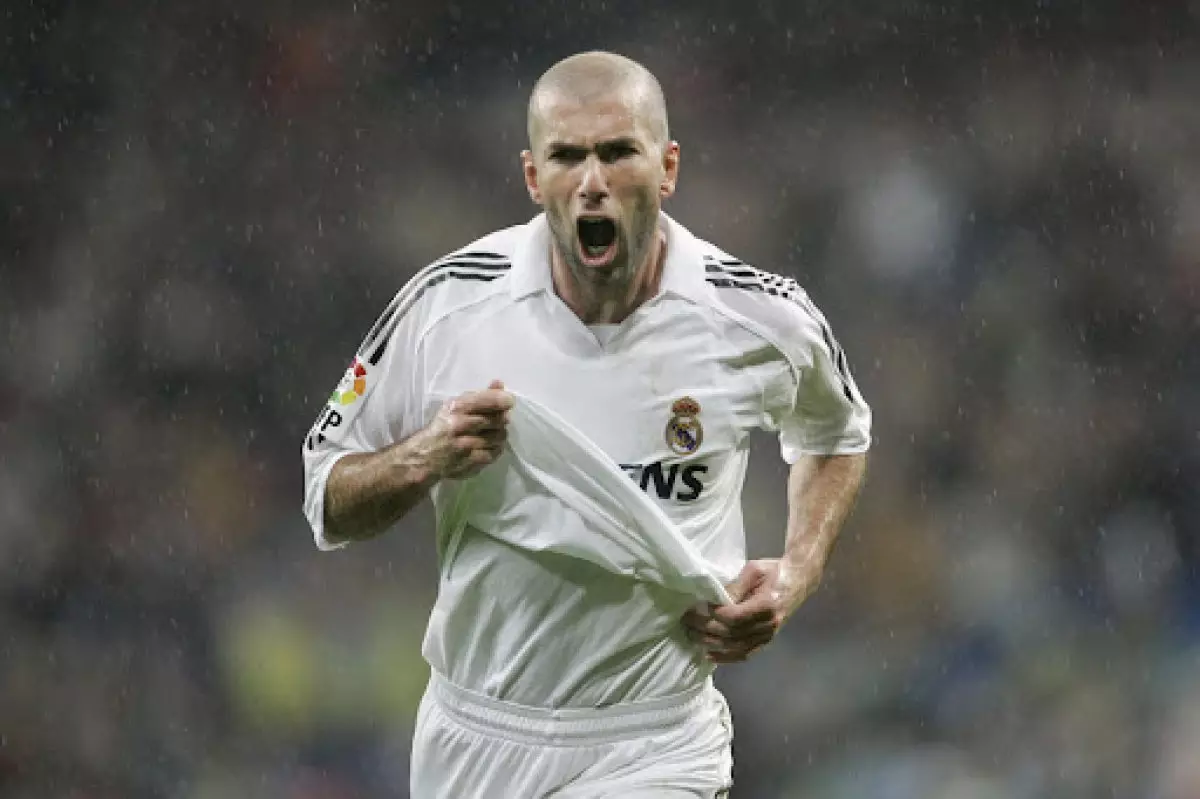 Зидану предложили сменить Алонсо на посту главного тренера "Реала"