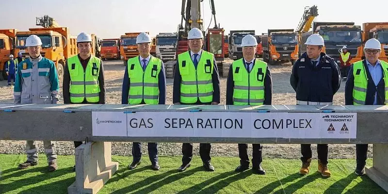 На площадке Тенгизского месторождения в Казахстане забили первые сваи.