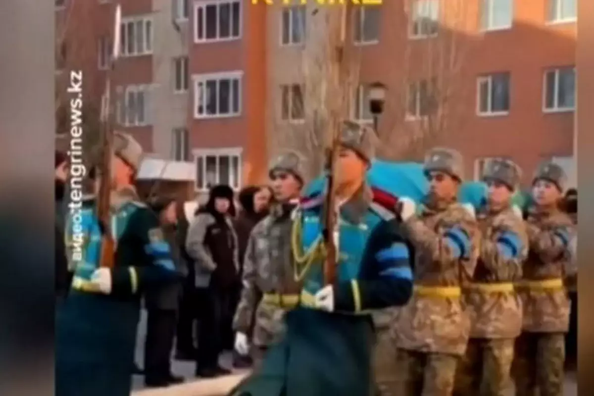 В последний путь проводили фельдшера, погибшую при спасении людей в Астане