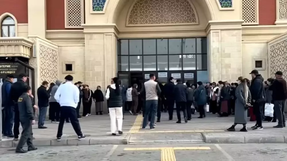 В Таразе торговцы крупного рынка устроили скандал руководству