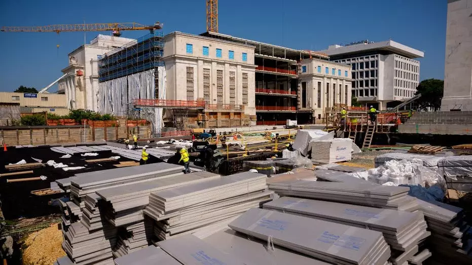 Трамп раскритиковал реконструкцию Федеральной резервной системы, заявив, что это «все равно что строить подвал в реке Потомак».