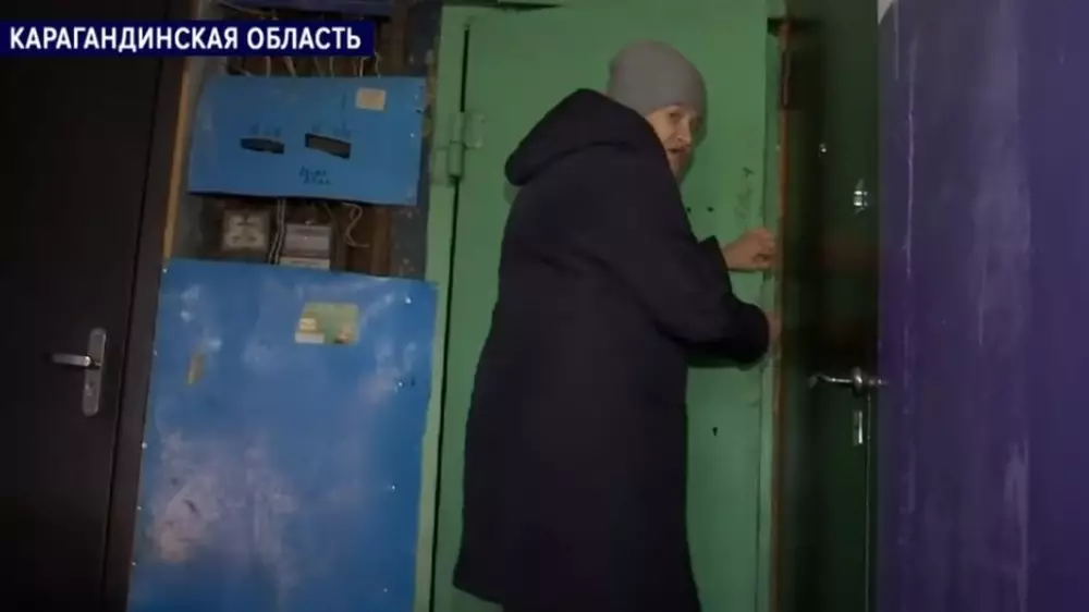 В Темиртау жители многоэтажки пожаловались на “нехорошую квартиру“