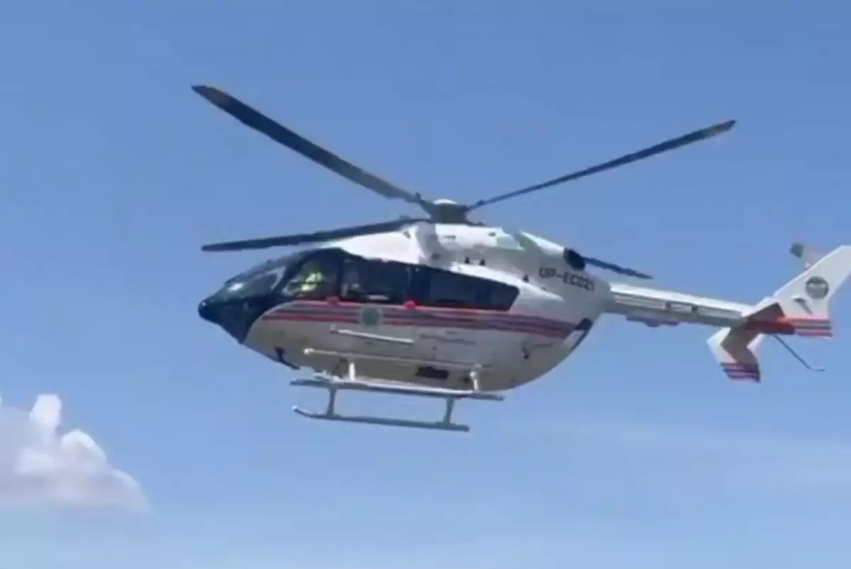 Вертолёт МЧС доставил новорождённого с матерью в Тараз