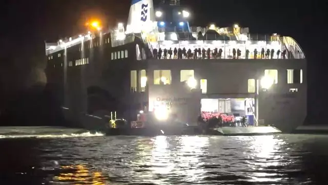 Бортта 267 адам болды: Оңтүстік Корея жағалауында жолаушылар паромы жартасқа соғылды