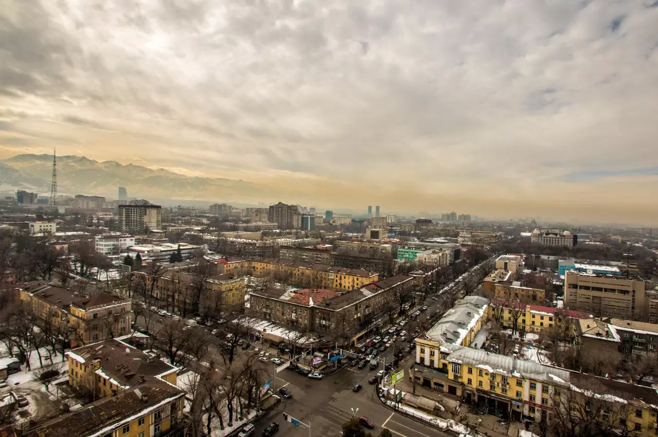 На четверг в Казахстане ожидаются земляные метели и туман.