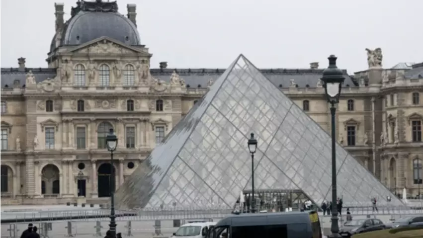 "Ғасыр тонауынан" кейін Лувр мұражайына 100 жаңа камера орнатылады