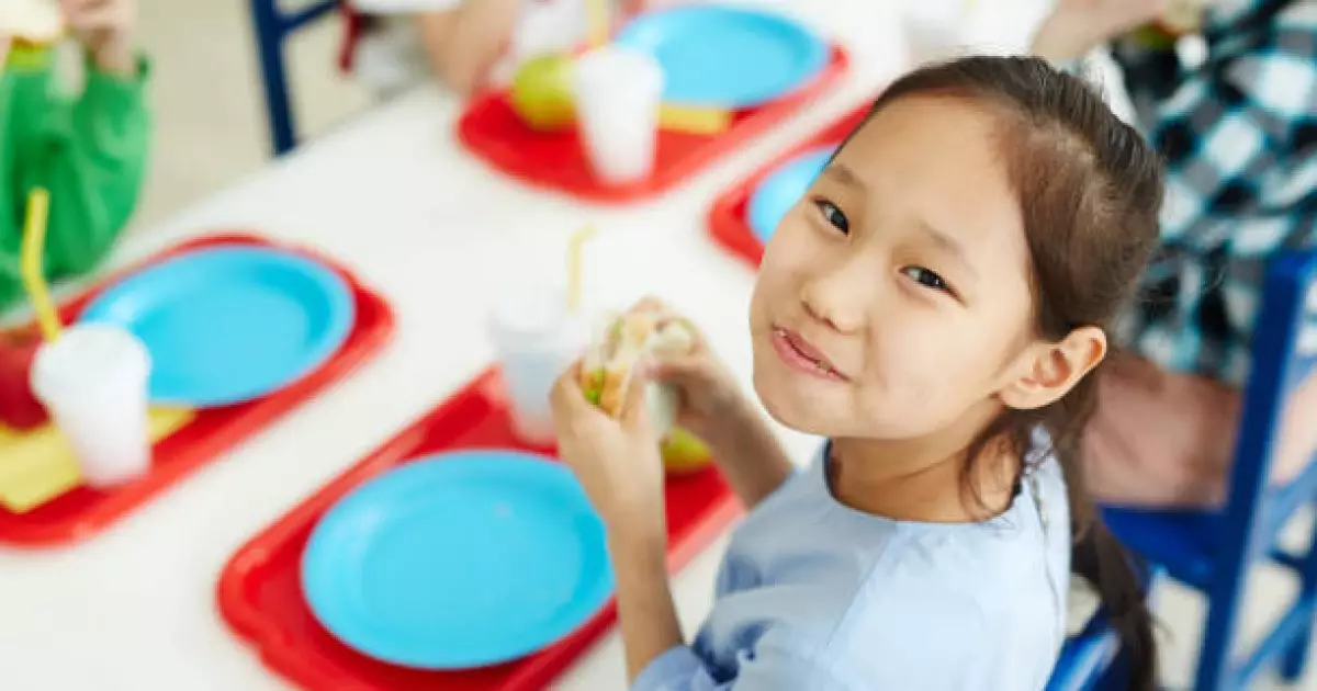   1,7 миллионнан астам бала тегін ыстық тамақпен қамтылды   