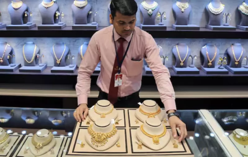 Цены на золото падают на фоне ожиданий снижения ставки ФРС