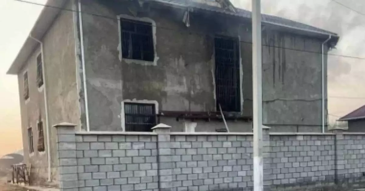  Жетісайдағы өрттен зардап шеккен бір адам Шымкентке жеткізілді 