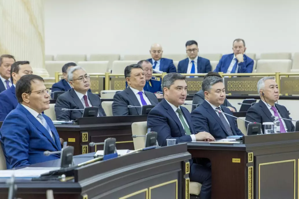 "Долг Казахстана должен быть низким": Бектенов заявил о финансовом курсе Правительства