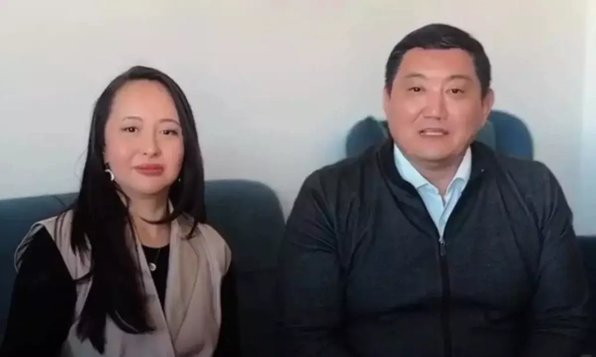 «Шындық адамдарға ұнамады»: Бақытжан Базарбек пен жұбайы қызметтік пәтер туралы сынға жауап берді (ВИДЕО)