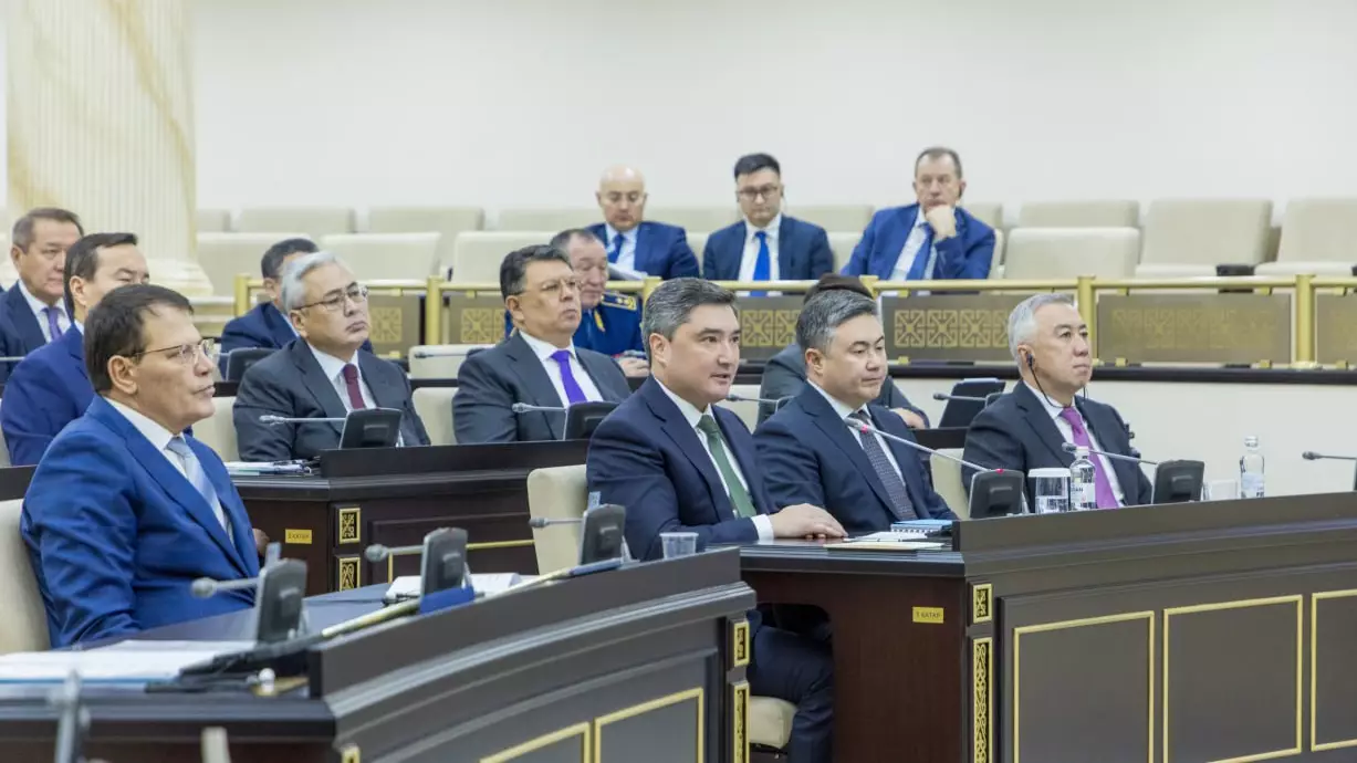 Олжас Бектенов: «Қазақстанның қарызы төмен болуы тиіс және Үкімет осы бағытта жұмыс істеуде»