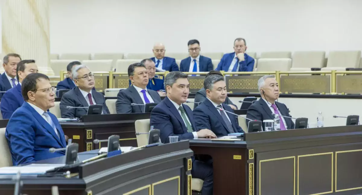 Қазақстанның қарызы төмен болуы тиіс: Олжас Бектенов Үкіметтің жұмыс бағыты туралы