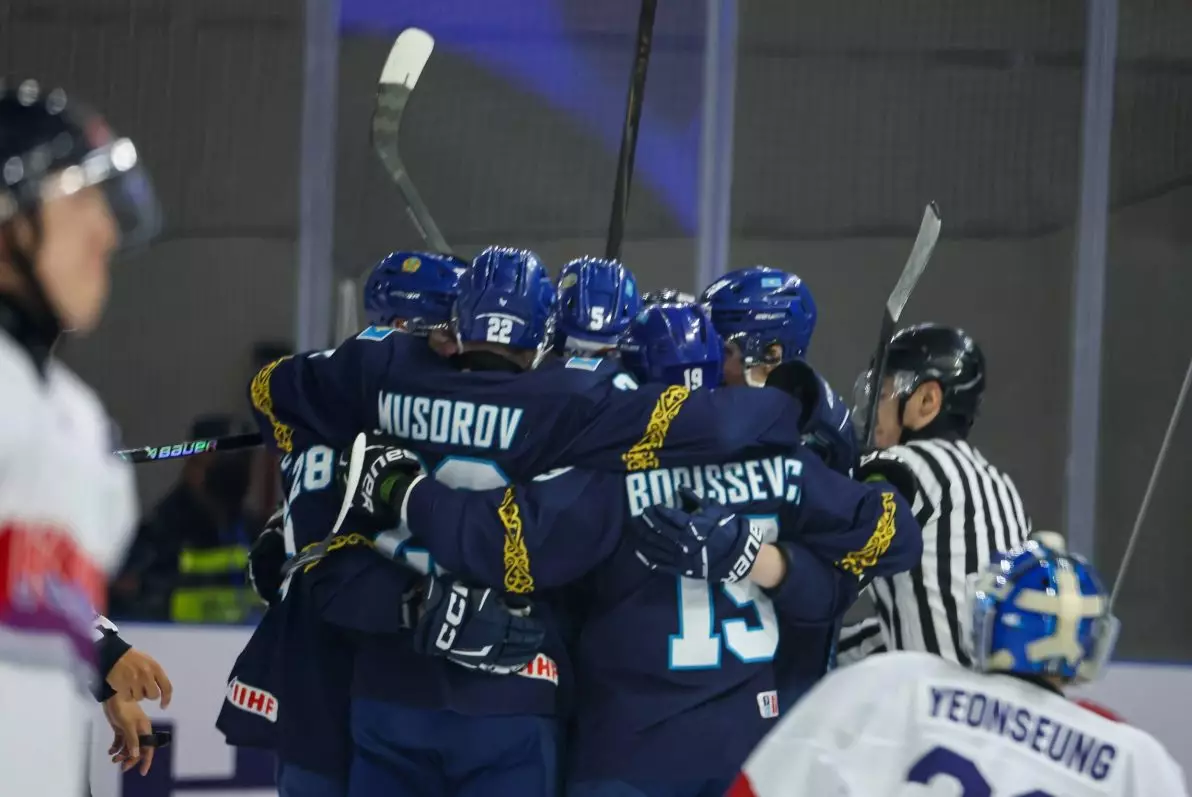 Сборная Казахстана с победы стартовала на чемпионате Азии по хоккею