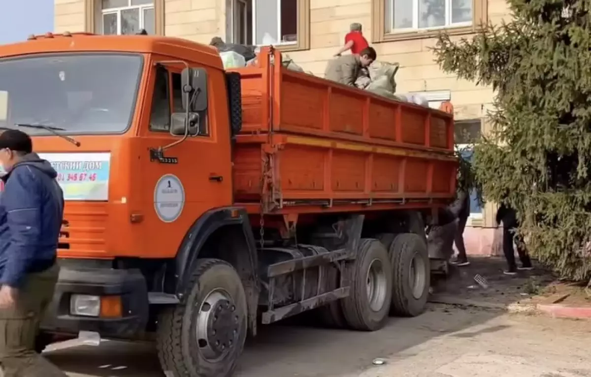 «Жастар рухы» жастар қанаты «Перзент» балалар үйіне жедел көмек көрсетті