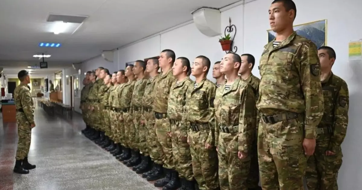  Қорғаныс министрі әскерде әлімжеттік жоқ екенін айтты 