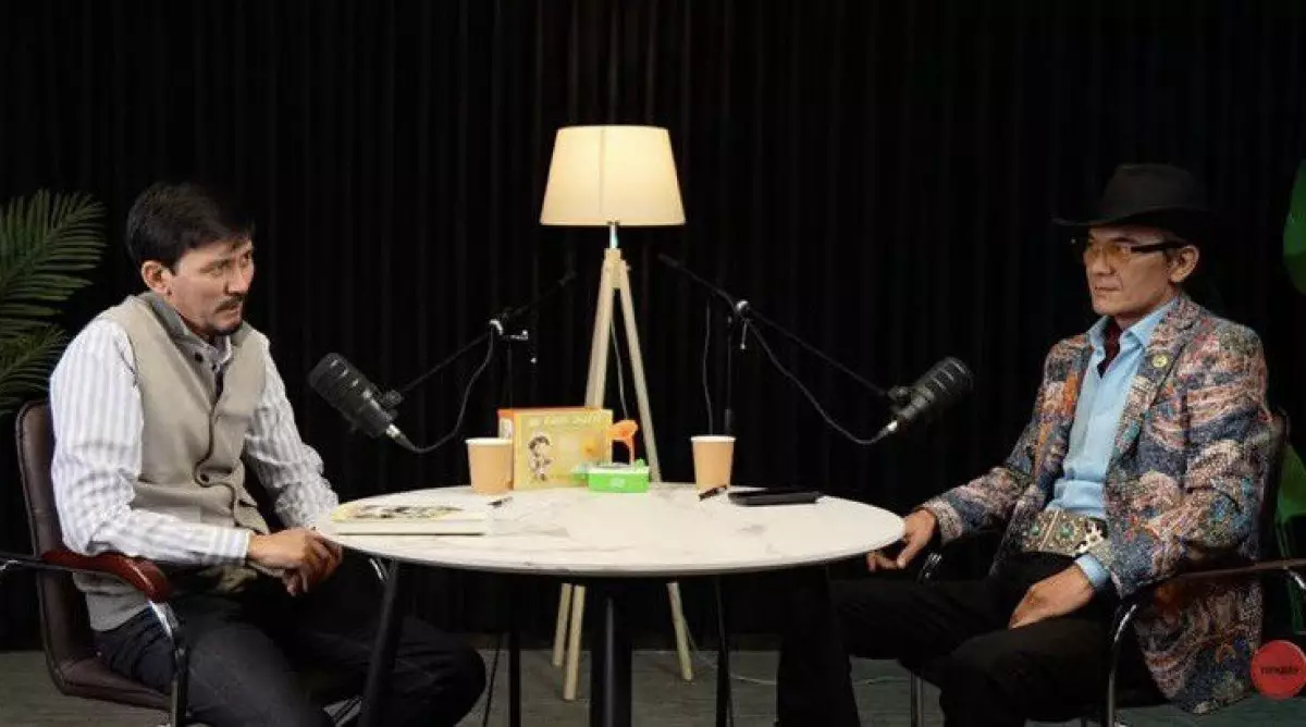 Ақын Бақыт Беделхан қазақ әйелдерін «шынжырынан босаған итке» теңеді