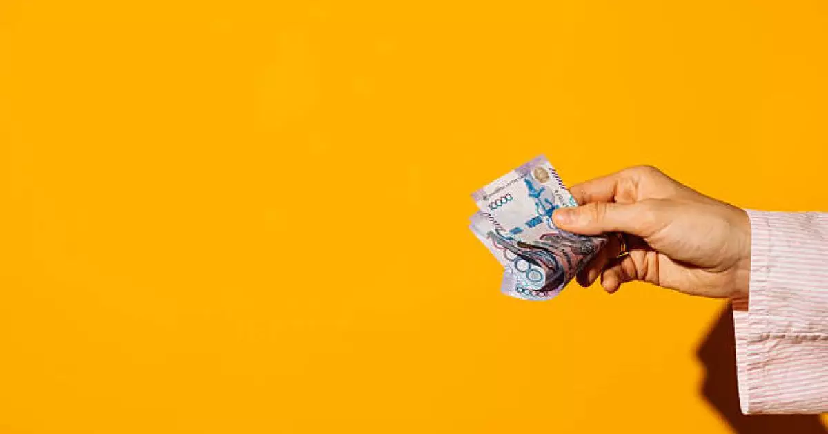  Жас жігіт ондаған миллион теңгені такси жүргізушілеріне беріп жіберген 