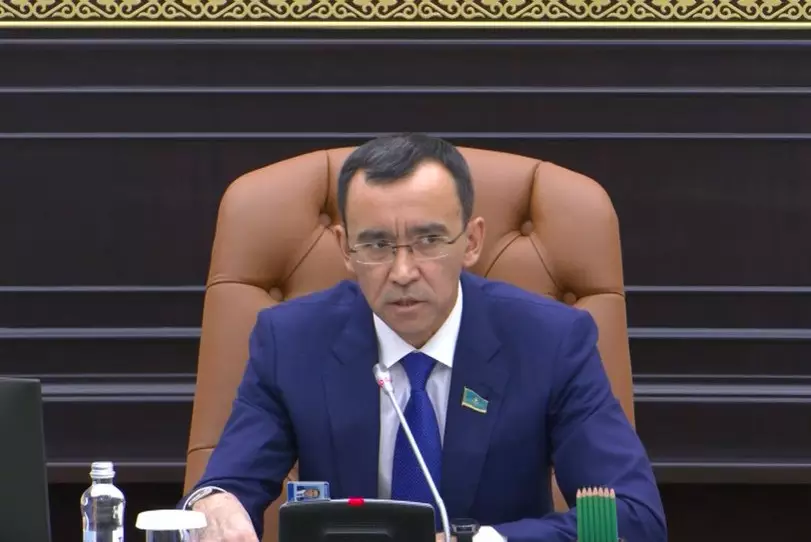 Куда уходят миллиарды? Ашимбаев требует прозрачности расходов "КазАвтоЖол" и "Жасыл Даму"