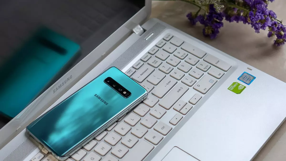 Samsung смартфондарынан израильдік тыңшы қосымшасы табылды