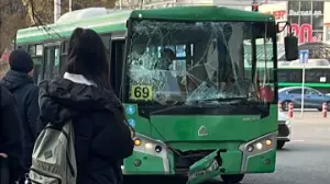 Алматыда екі автобус соқтығысып қалды: зардап шеккендер бар  