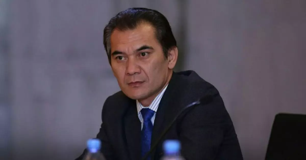   «Құтырған заман болды...»: белгілі ақынның әйелдерге айтқан пікірі көптің наразылығын тудырды   