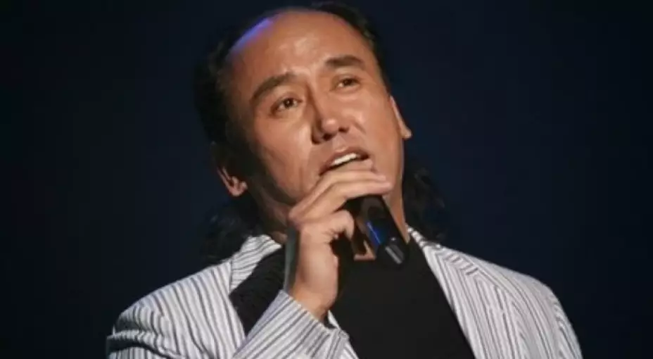 &#171;Жеңілтек өмір сүрдік&#187;: әнші Сәкен Қалымов отбасындағы сұмдық жайтты айтты