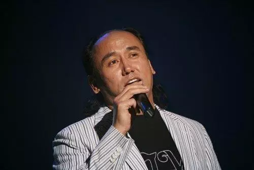 Танымал әнші отбасына қатысты сұмдық жайтты жайып салды